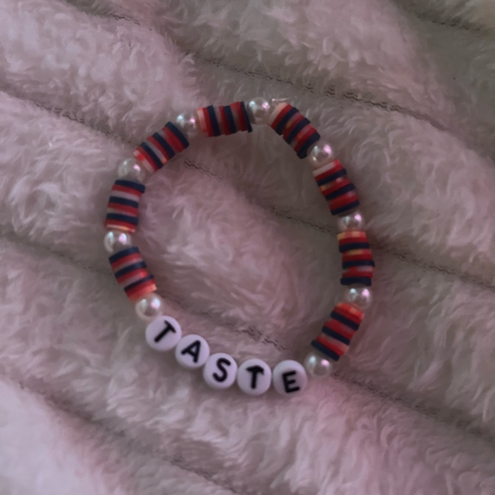 21 sabrina carpenter handmade concert worn bracelets! - Picture 11 of 16